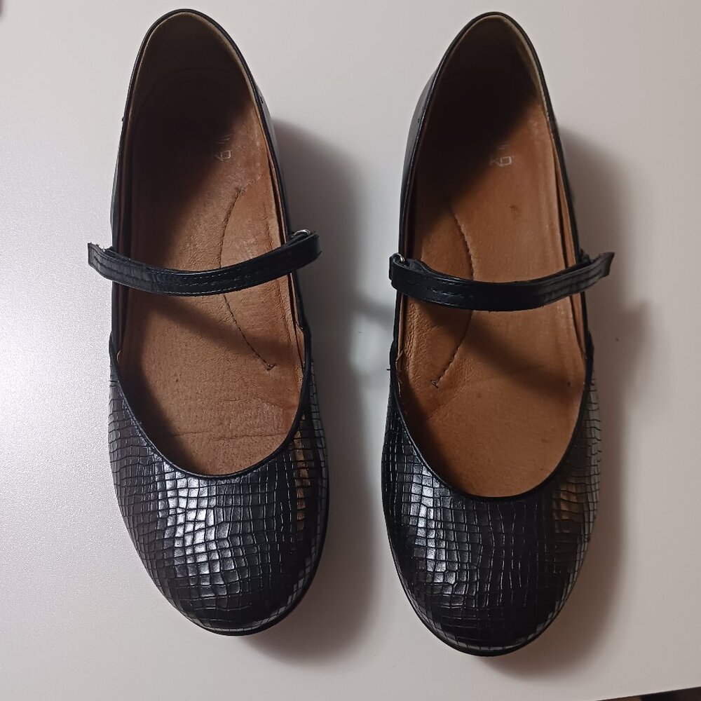 Dankso Snake Textured Leather Mary Janes Sz 40 Black